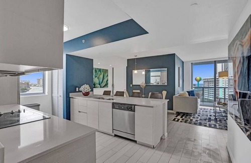 Hallandale Beach Condo | Modern Ocean View Condo Pool Gym Beach Service 902