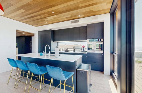 Fort Bragg House | Modern Oceanfront Container Home with Hot Tub