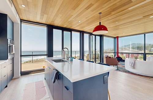 Fort Bragg House | Modern Oceanfront Container Home with Hot Tub