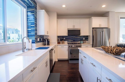 South Oceanside House | Modern Oceanside Retreat, Rooftop Deck & Ocean View
