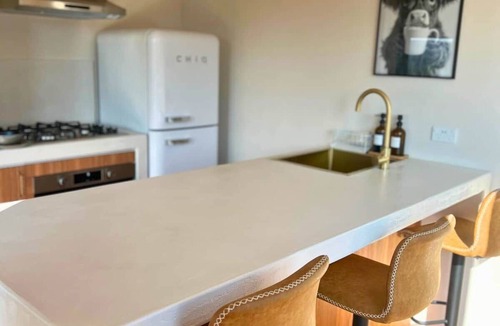 Pinnacle Swamp Cabin | Modern Off-Grid Tiny House, Rylstone