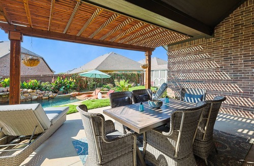 Waxahachie House | Modern Olympus View Oasis 5BR+ pool+ Yard+ Bbq