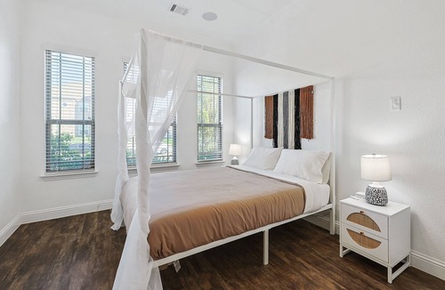 Waxahachie House | Modern Olympus View Oasis 5BR+ pool+ Yard+ Bbq