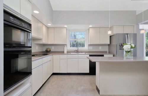 Champaign House | Modern on Monterey, 5 mins from Memorial Stadium
