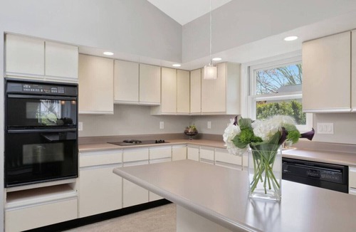Champaign House | Modern on Monterey, 5 mins from Memorial Stadium