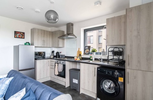 George Green Apartment | Modern One Bed Apt Near Heathrow