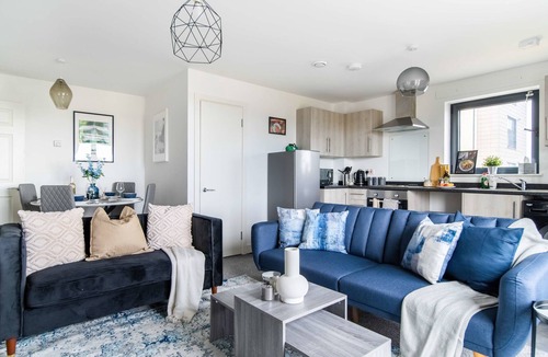 George Green Apartment | Modern One Bed Apt Near Heathrow