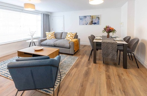 Ely Apartment | Modern One Bed Flat Near Ely Cathedral - Sleeps 4