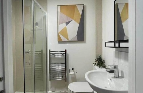 Ely Apartment | Modern One Bed Flat Near Ely Cathedral - Sleeps 4