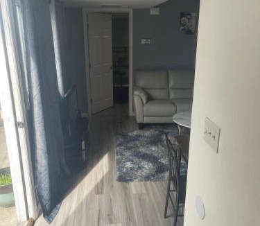 Prince's Bay Apartment | Modern one bedroom apartment