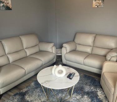 Prince's Bay Apartment | Modern one bedroom apartment