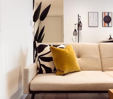 London Borough of Hounslow Apartment | Modern One-Bedroom Apartment with Excellent Transport Links