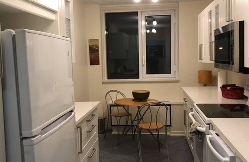 Hull Condo | Modern one bedroom condo sleep 4!