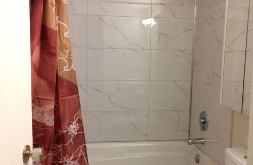 Hull Condo | Modern one bedroom condo sleep 4!