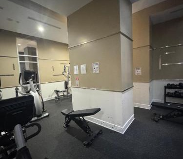 Downtown Mississauga Apartment | Modern One Bedroom Near Square One With Free Parking