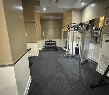 Downtown Mississauga Apartment | Modern One Bedroom Near Square One With Free Parking