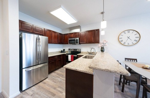 Katy Condo | Modern One Bedroom + Study private condo unit|2P