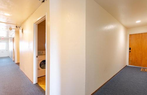Berkeley Apartment | Modern One Bedroom Unit, Sofa Bed, Adjustable Queen Bed, 75 Inch Smart TV and Indoor Secure Parking