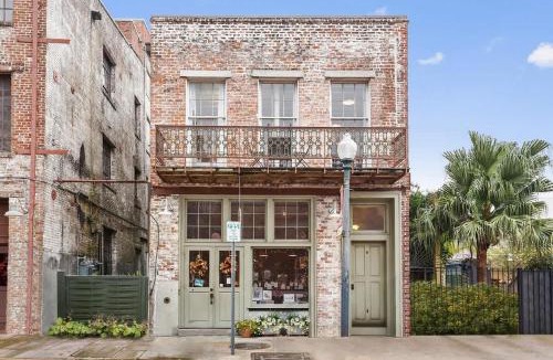 Arts/Warehouse District Apartment | Modern One Bedroom with Balcony