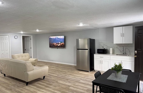 Marksville Apartment | Modern Open Studio - 3 Beds - Sleeps 5 - Near Local Attractions