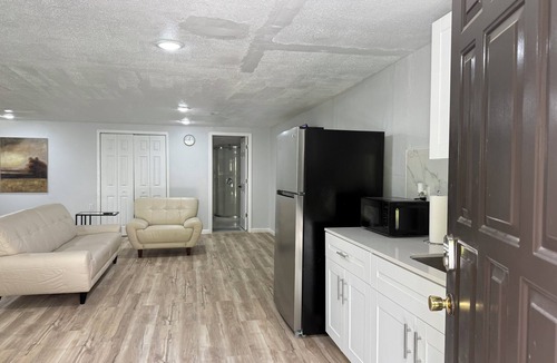 Marksville Apartment | Modern Open Studio - 3 Beds - Sleeps 5 - Near Local Attractions