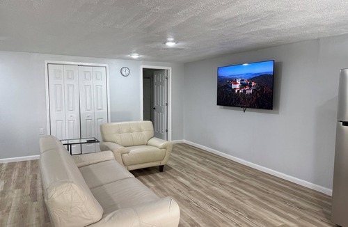 Marksville Apartment | Modern Open Studio - 3 Beds - Sleeps 5 - Near Local Attractions