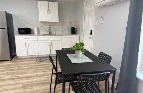 Marksville Apartment | Modern Open Studio - 3 Beds - Sleeps 5 - Near Local Attractions