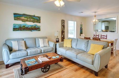 Lakeland Cottage | Modern Oscar Retreat Perched on False River!