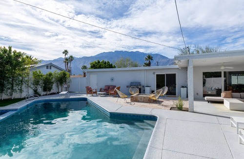 Desert Park Estates House | Modern Palm Springs Jewel