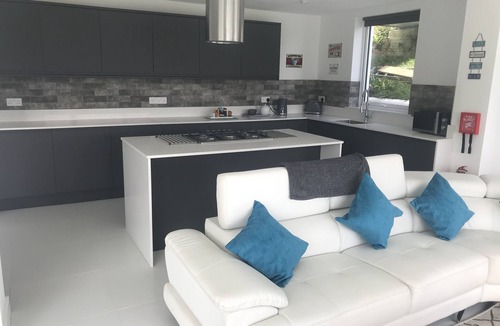 Millendreath Apartment | Modern Panoramic Seaview Two Bedroom Apartment