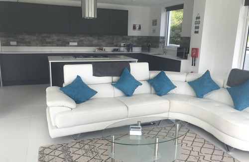 Millendreath Apartment | Modern Panoramic Seaview Two Bedroom Apartment