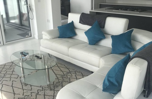 Millendreath Apartment | Modern Panoramic Seaview Two Bedroom Apartment