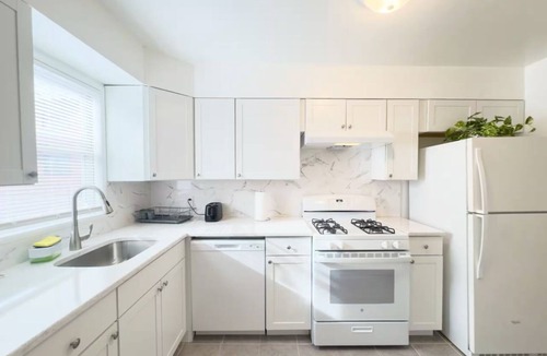 West New York Apartment | Modern Paradise 25 min to NYC+Parking