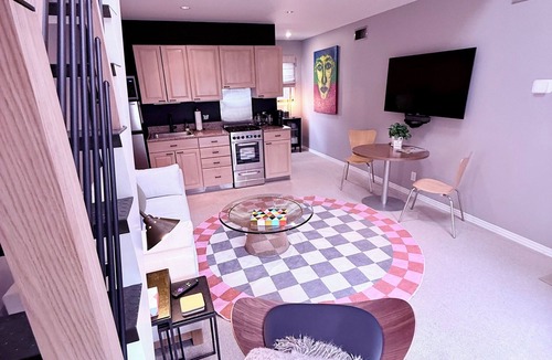 Bluffview Cottage | Modern Park Cities Guest House.