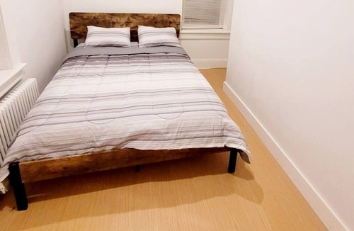 South Plainfield Apartment | Modern, parking internet Netflix