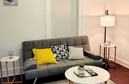 South Plainfield Apartment | Modern, parking internet Netflix
