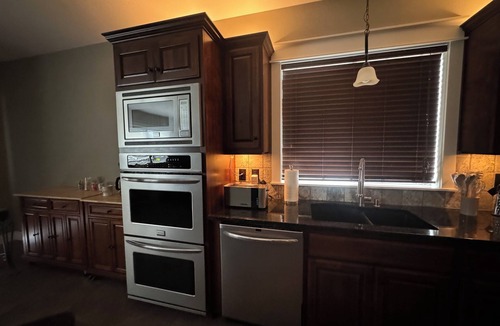 Pasco House | Modern Pasco Stay Minutes From Airport