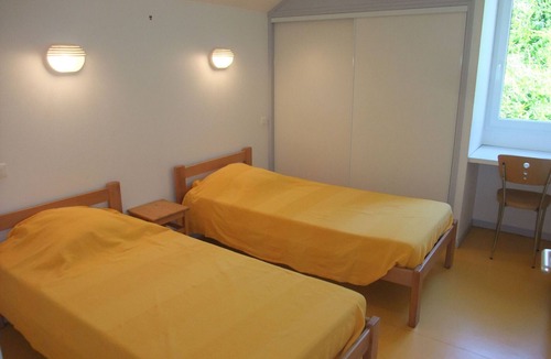 Larians-et-Munans Cottage | Modern pavilion with terrace overlooking river