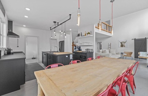 Waterbury House | Modern, Peaceful Forest Getaway in Waterbury