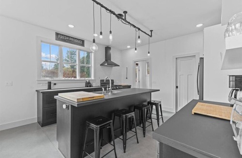 Waterbury House | Modern, Peaceful Forest Getaway in Waterbury