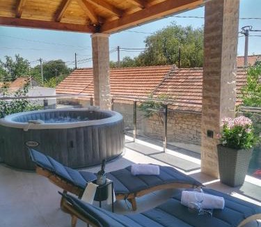 Drinovci Apartment | Modern penthouse Ivan with rooftop swimming pool and jacuzzi