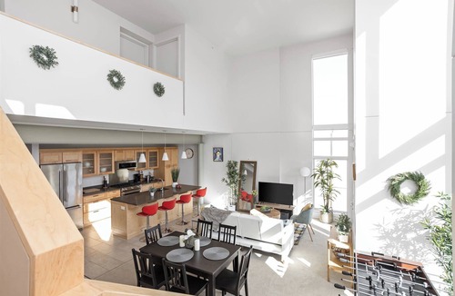 Chatham-Arch Condo | Modern Penthouse on Mass By CozySuites