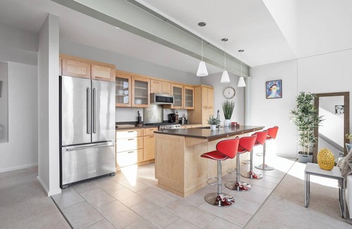 Chatham-Arch Condo | Modern Penthouse on Mass By CozySuites