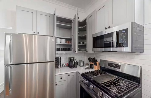 Mount Washington House | Modern Pet-Friendly 2BR - Yard, Deck & Parking