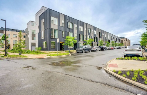 Olde Richmond House | Modern Philly Townhome w/Rooftop Deck & Views!