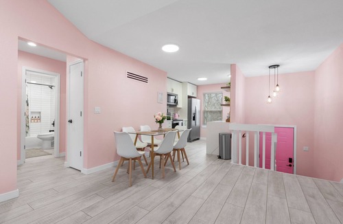 Mission House | Modern Pink House with Hot Tub, Mini Golf, Game Room + Crazy Bunk Bed!