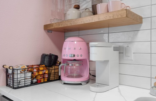 Mission House | Modern Pink House with Hot Tub, Mini Golf, Game Room + Crazy Bunk Bed!