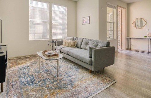Pleasanton Apartment | Modern Pleasanton 1BR, Parking + Pet-Friendly