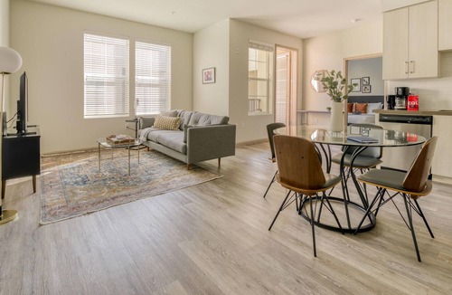 Pleasanton Apartment | Modern Pleasanton 1BR, Parking + Pet-Friendly