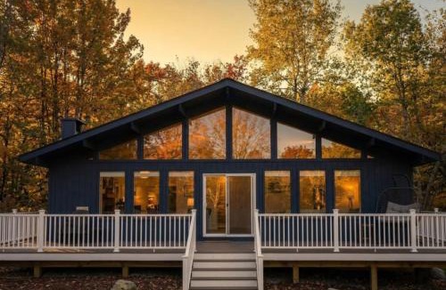Long Pond Ski Chalet | Modern Poconos Retreat Heated Gazebo & Work-Space